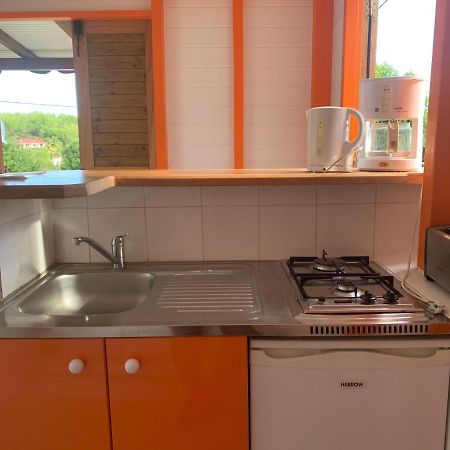Bungalow Les Cerisiers Bouillante Bagian luar foto