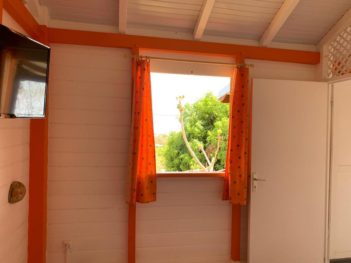 Bungalow Les Cerisiers Bouillante Bagian luar foto