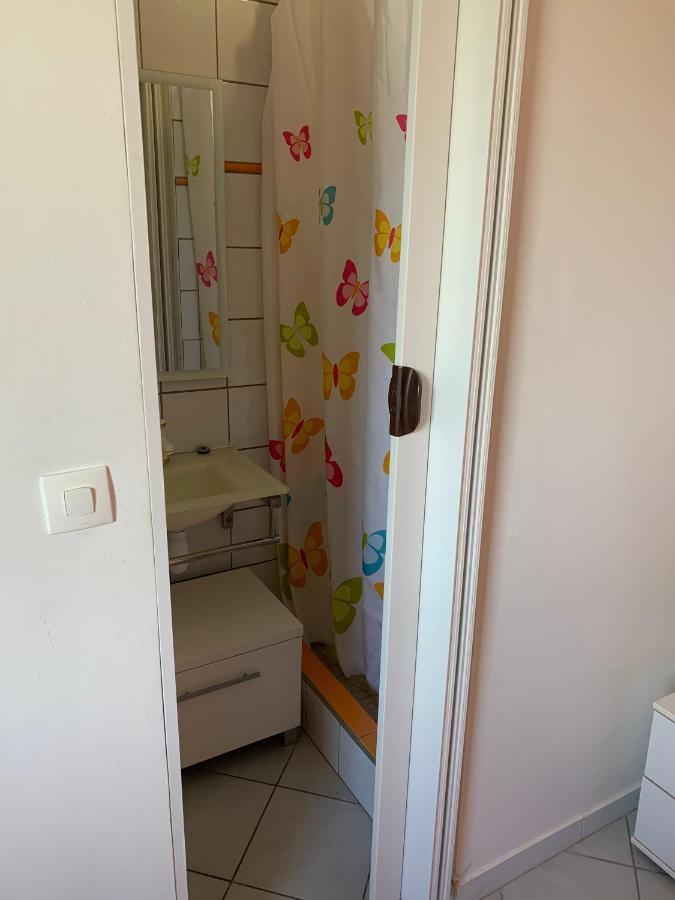 Bungalow Les Cerisiers Bouillante Bagian luar foto