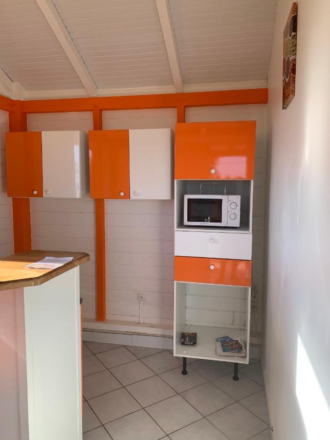 Bungalow Les Cerisiers Bouillante Bagian luar foto