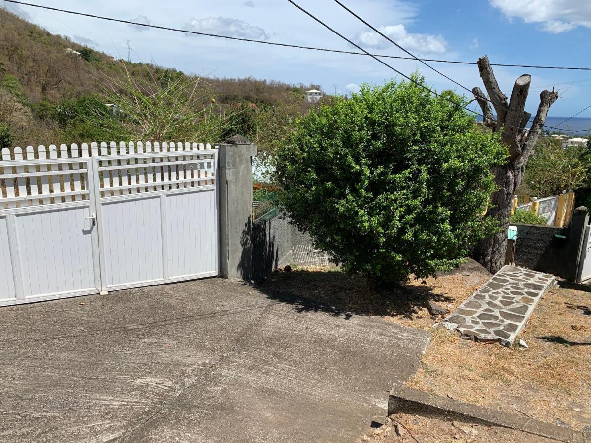 Bungalow Les Cerisiers Bouillante Bagian luar foto