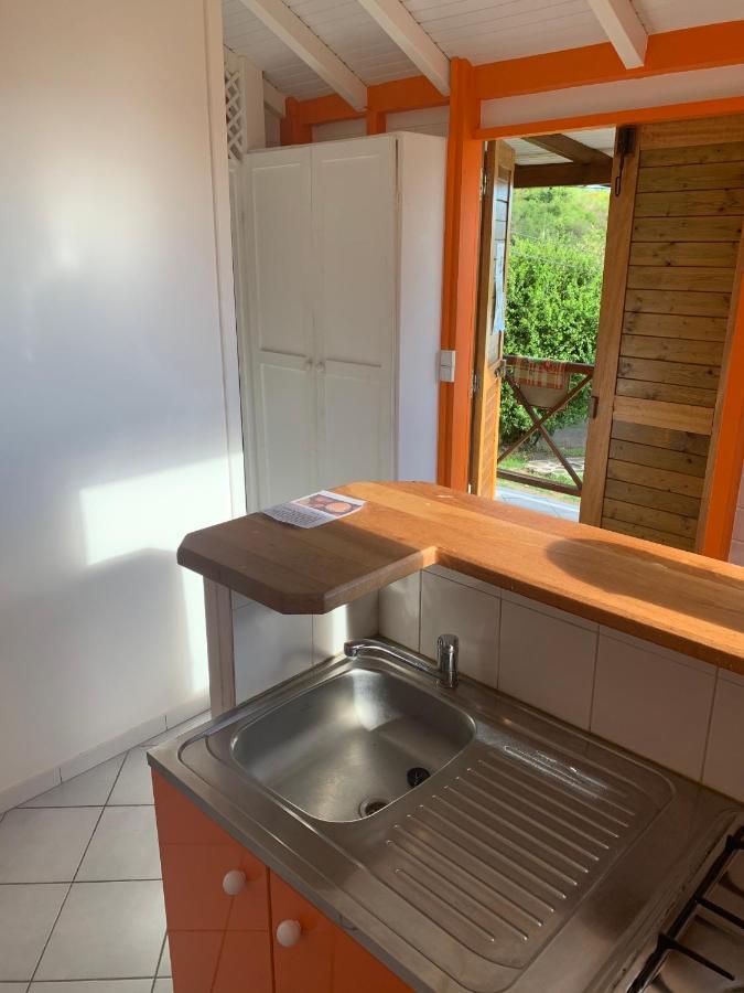 Bungalow Les Cerisiers Bouillante Bagian luar foto